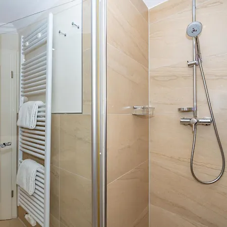 Andrea * 韦斯特兰